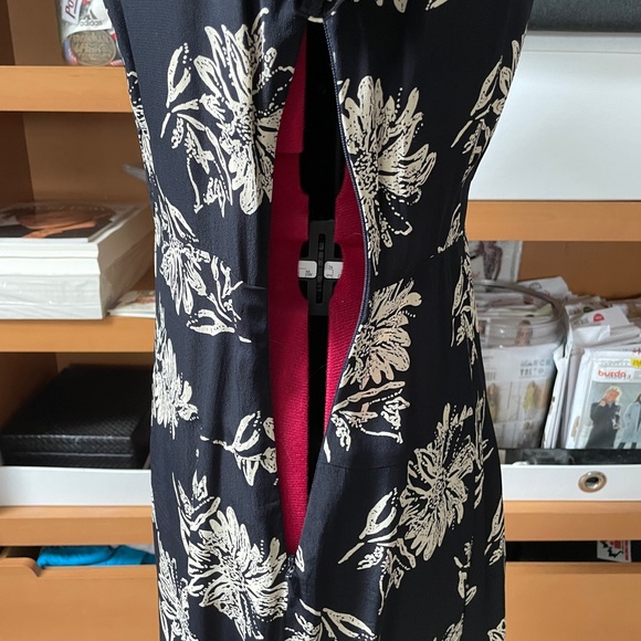 Vintage DKNY Rayon Floral Print Dress in Darkest Navy - Picture 7 of 9